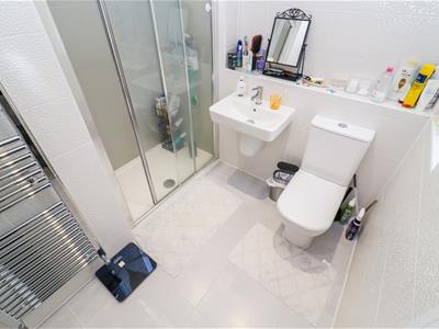EN SUITE SHOWER ROOM/W.C.